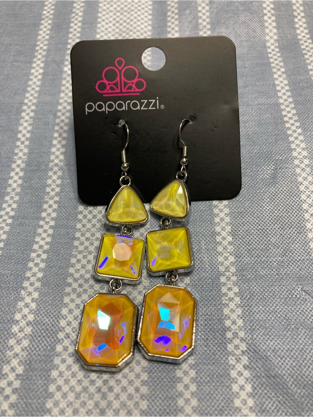 NWT Paparazzi drop earrings.